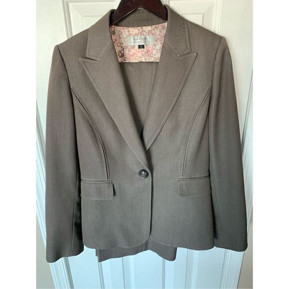 Tahari brown suit size 8 - Picture 1 of 6